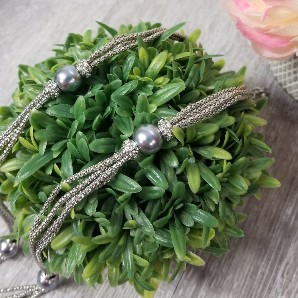 Beautiful gray pearl and bling necklace - Picture 8 of 10
